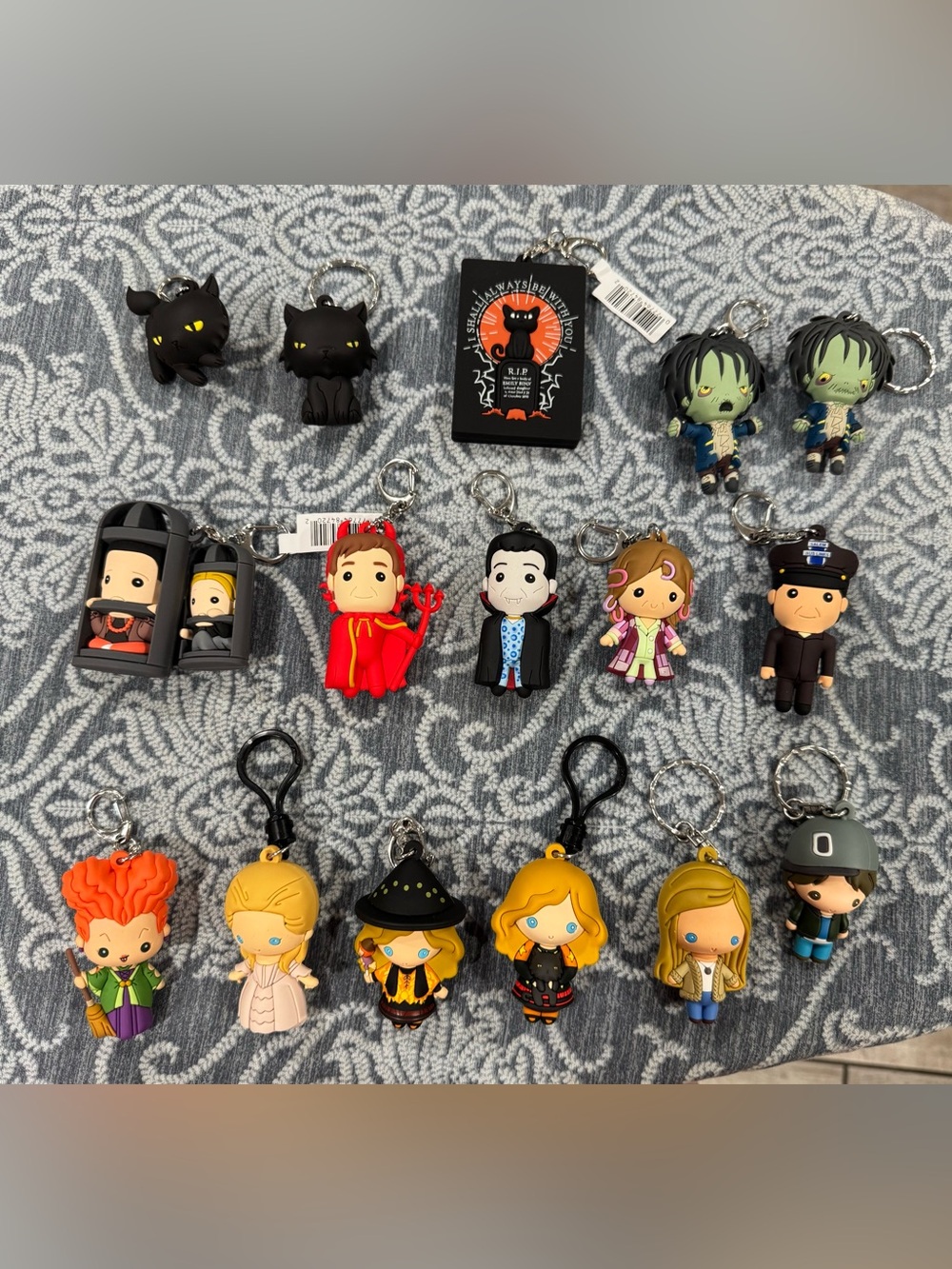 16 Piece Hocus Pocus Halloween Keychain Bundle